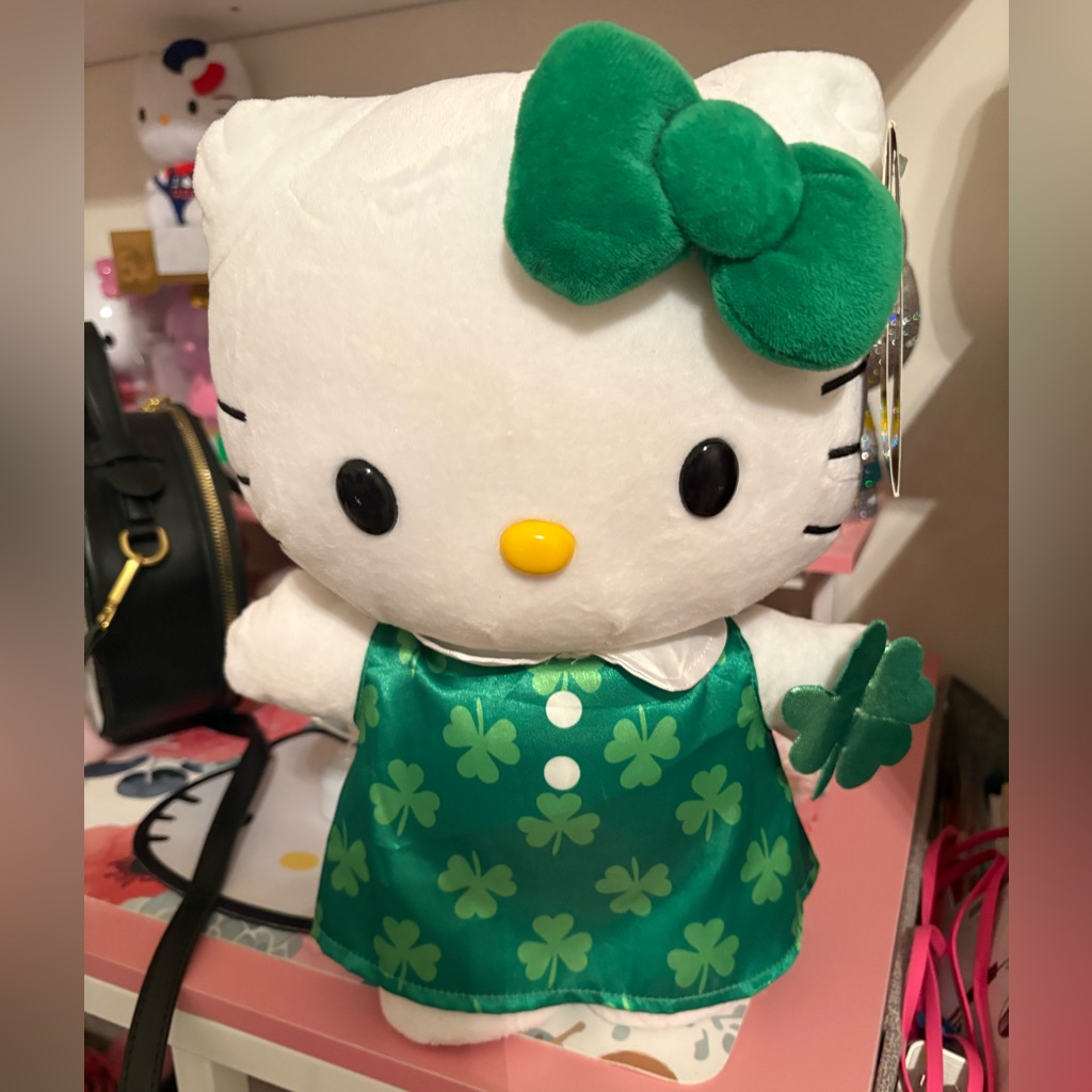 Rare Nwt Hello Kitty Animated Plush St Patrick Side Stepper.